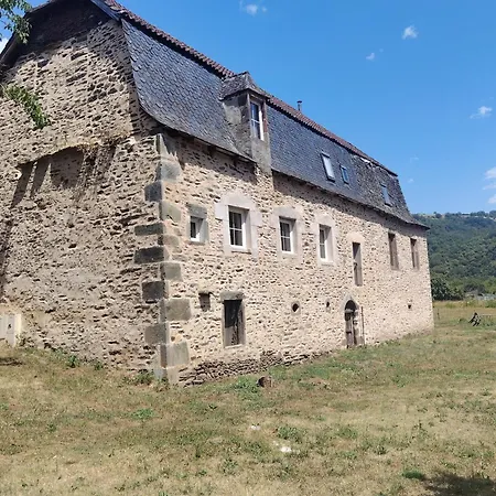 Lo Castel De Lasmaries بيت ضيافة Saint-Parthem