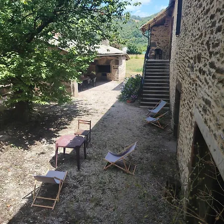 بيت ضيافة Lo Castel De Lasmaries Saint-Parthem